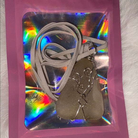 Stone Pendant Necklace - Picture 3 of 3